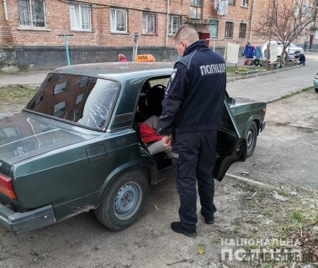 У Житомирі таксист зробив зауваження пішоходам, а у відповідь отримав ножове поранення