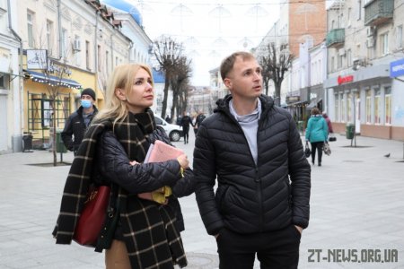 На Михайлівській фасади будівель розфарбують кольорами логотипу Житомира