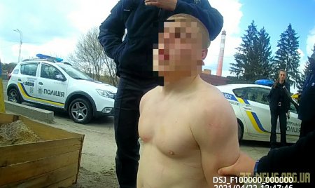 У Житомирі поліцейські охорони встигли зупинити юнака за мить до фатального кроку