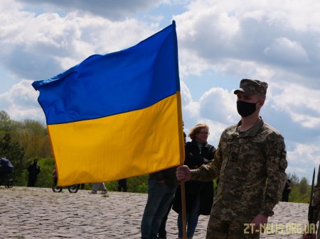 У День перемоги житомиряни поклали квіти до пам’ятного знаку Перемоги та Монументу Слави