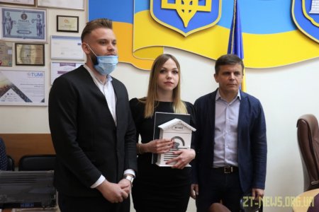 Сестра загиблого на Сході Дмитра Рудя отримала ключі від квартири