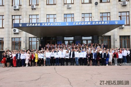 Близько 200 житомирян зібралися, щоб зробити спільне фото у вишиванках