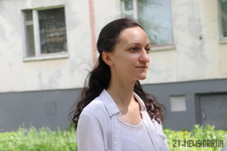 У Житомирі учні ліцею розмалювали частину дороги до школи