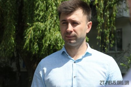 У Житомирі учні ліцею розмалювали частину дороги до школи
