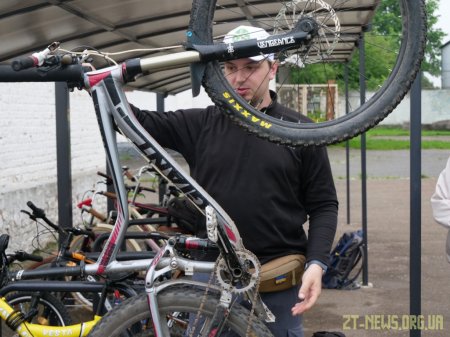 Першу станцію з технічного самообслуговування велосипедів відкрили у Житомирі