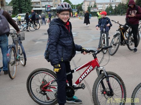 Майже 2 тисячі велосипедистів проїхали вулицями Житомира