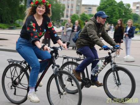 Майже 2 тисячі велосипедистів проїхали вулицями Житомира