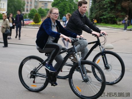 Майже 2 тисячі велосипедистів проїхали вулицями Житомира