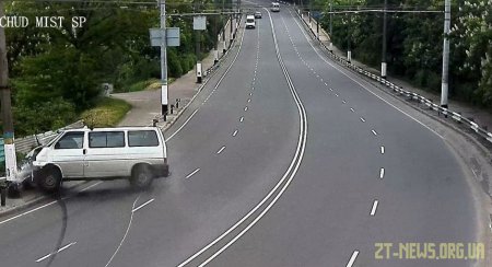 На вулиці Чуднівській водій Volkswagen в’їхав в електроопору