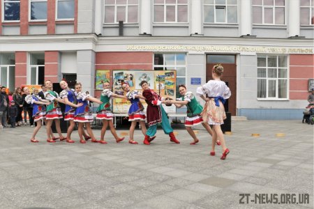 Майстер-класи, святкові концерти, ігри - у Житомирі святкують Міжнародний день захисту дітей