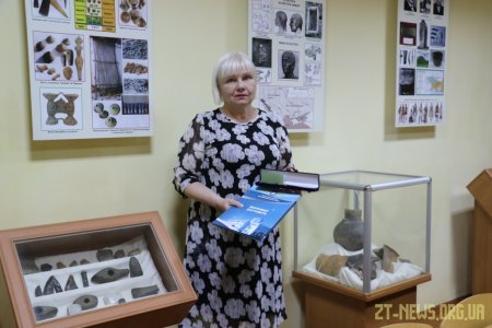 Викладачка ЖДУ ім. Івана Франка отримала іменний годинник міського голови