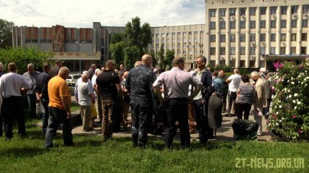Близько сотні житомирян на майдані Корольова вимагали перерахунку пенсій
