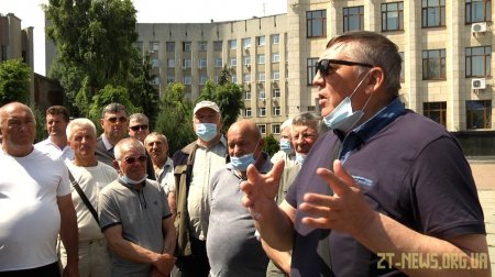Близько сотні житомирян на майдані Корольова вимагали перерахунку пенсій