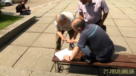 Близько сотні житомирян на майдані Корольова вимагали перерахунку пенсій