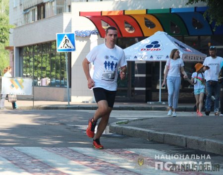 У Житомирі вперше провели забіг єдності «Поліція передає естафету»