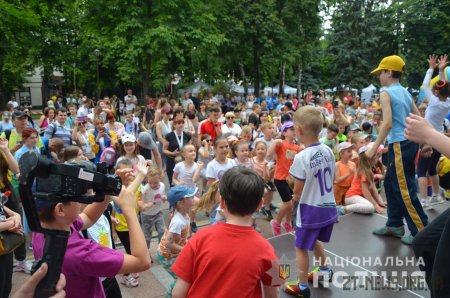 У Житомирі вперше провели забіг єдності «Поліція передає естафету»