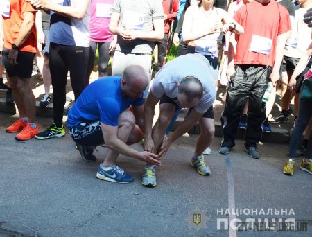 У Житомирі вперше провели забіг єдності «Поліція передає естафету»