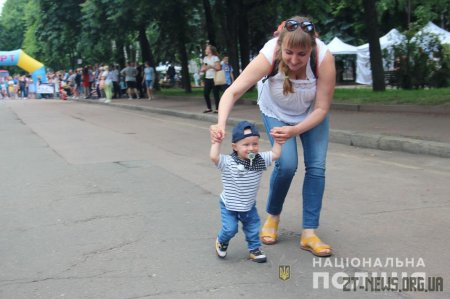 У Житомирі вперше провели забіг єдності «Поліція передає естафету»
