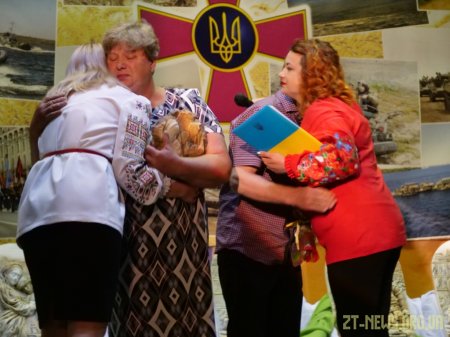 У Житомирі рідним загиблих героїв вручили «Ікони пам'яті»