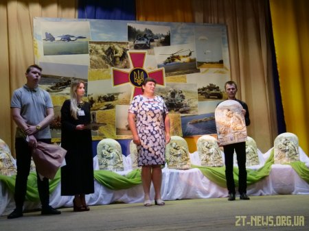 У Житомирі рідним загиблих героїв вручили «Ікони пам'яті»