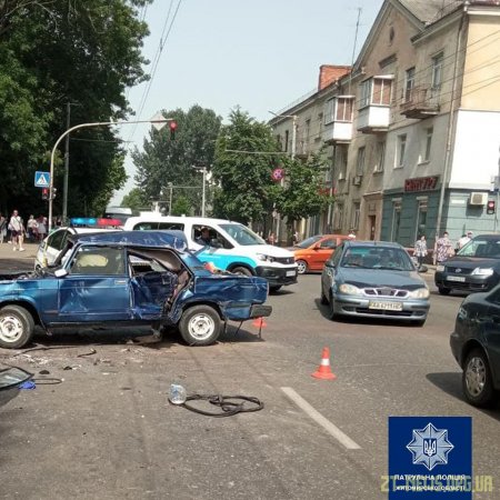 Двоє людей травмувалися внаслідок зіткнення автомобілів на вулиці Київській