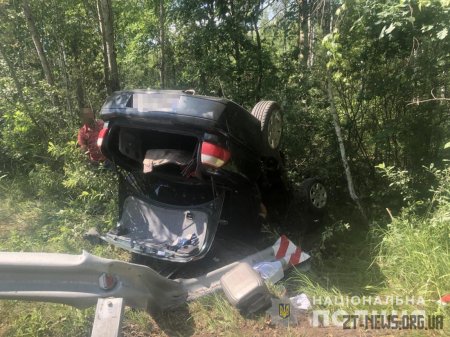 Поблизу Житомира перекинувся автомобіль: водій потрапив до лікарні