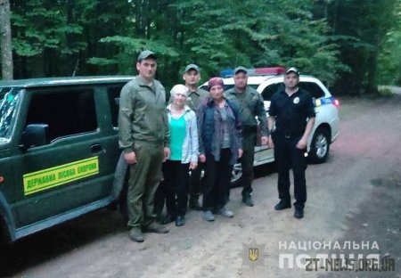 На Житомирщині поліцейські та лісівники розшукали жінку, яка заблукала у лісі