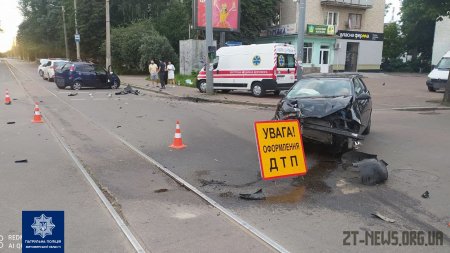 У Житомирі вранці зіткнулись Seat Ibiza та Opel: травмувалися двоє людей