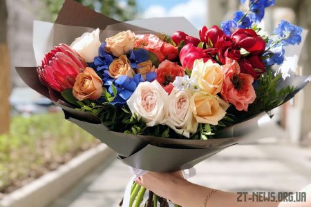 Яскраві квіти з доставкою та що треба знати про співпрацю зі службою
