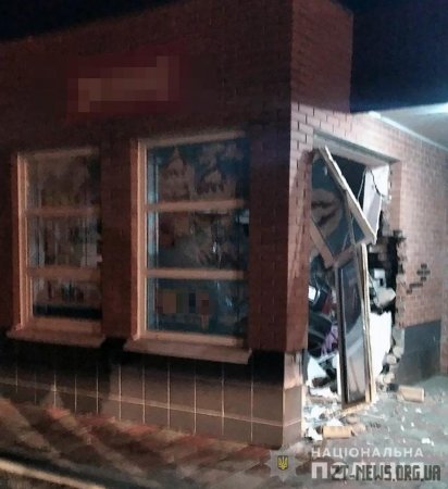 Нетверезий водій у Бердичеві влетів в магазин