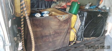 На Житомирщині гараж перетворили на підпільну заправку