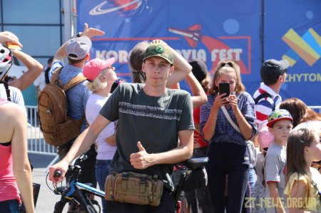 Тисячі відвідувачів та 500 пілотів із різних країн - цьогорічний Korolоv Avia Fest вражає масштабністю