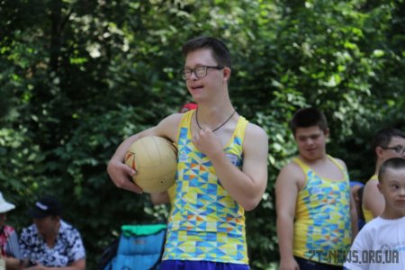 У Житомирі діти з порушенням розумового розвитку змагалися з рухової активності