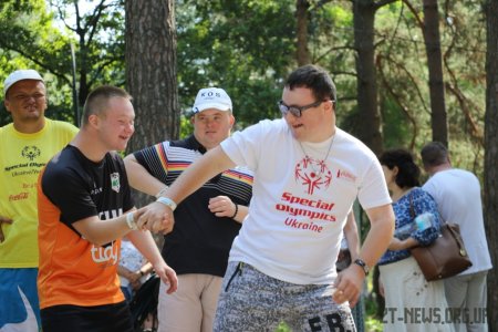 У Житомирі діти з порушенням розумового розвитку змагалися з рухової активності