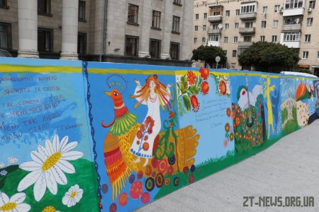 Більше 400 дітей у Житомирі створили найбільшу картину про Україну