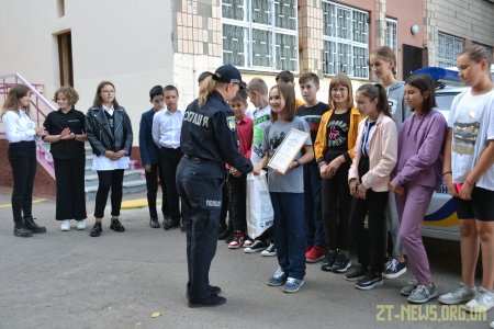 Поліцейські охорони відзначили переможців конкурсу дитячих малюнків 