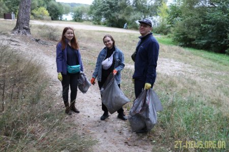 Більше 100 житомирян взяли участь в акції з прибирання Гідропарку