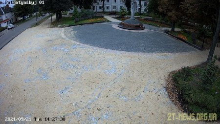У сквері на майдані Путятинському встановили камери відеоспостереження