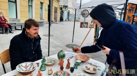 На Михайлівській митці з 14 регіонів України презентували свої роботи
