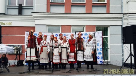На Михайлівській митці з 14 регіонів України презентували свої роботи