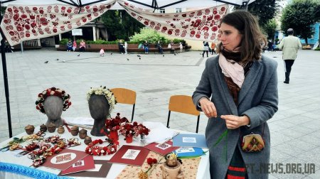 На Михайлівській митці з 14 регіонів України презентували свої роботи
