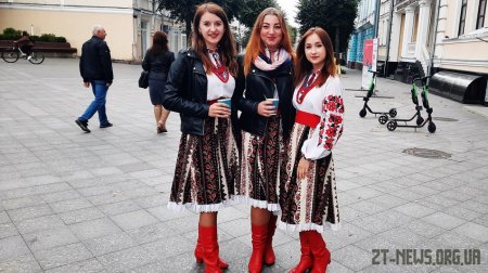На Михайлівській митці з 14 регіонів України презентували свої роботи