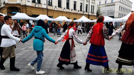 На Михайлівській митці з 14 регіонів України презентували свої роботи