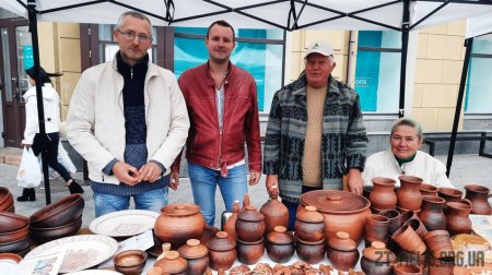 На Михайлівській митці з 14 регіонів України презентували свої роботи
