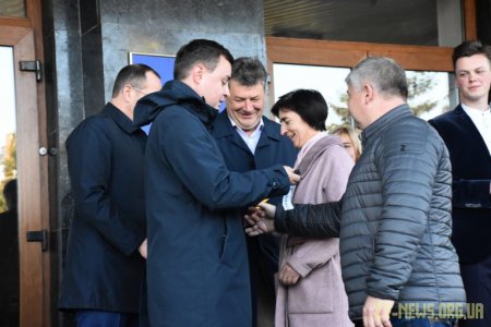 Територіальні громади Житомирщини отримали 12 нових шкільних автобусів