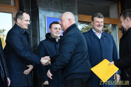 Територіальні громади Житомирщини отримали 12 нових шкільних автобусів