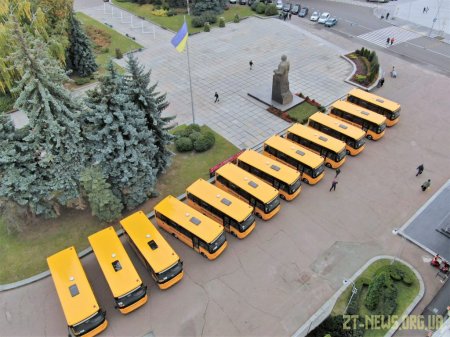Територіальні громади Житомирщини отримали 12 нових шкільних автобусів