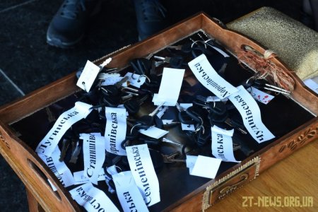 Територіальні громади Житомирщини отримали 12 нових шкільних автобусів