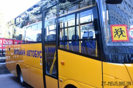 Територіальні громади Житомирщини отримали 12 нових шкільних автобусів