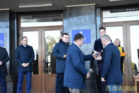 Територіальні громади Житомирщини отримали 12 нових шкільних автобусів